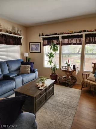 Photo #5: 2491686 Listing