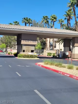 Photo #2: 2491696 Listing