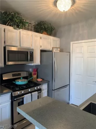 Photo #3: 2491696 Listing