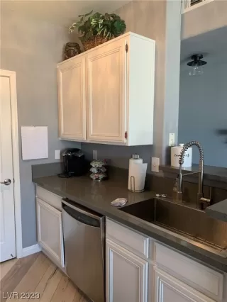 Photo #4: 2491696 Listing