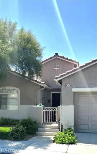 Photo #2: 2491716 Listing