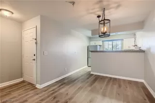 Photo #3: 2491718 Listing