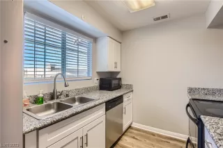 Photo #4: 2491718 Listing