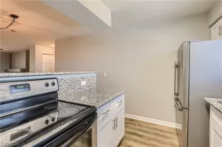 Photo #5: 2491718 Listing