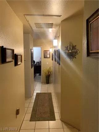 Photo #5: 2491767 Listing