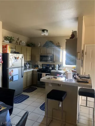 Photo #6: 2491767 Listing