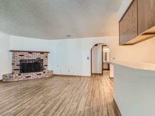 Photo #4: 2491768 Listing