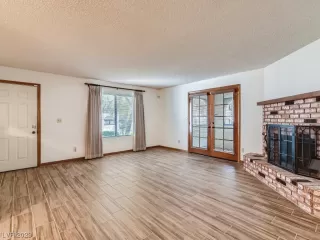 Photo #5: 2491768 Listing