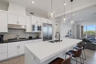 Photo #4: 2491771 Listing