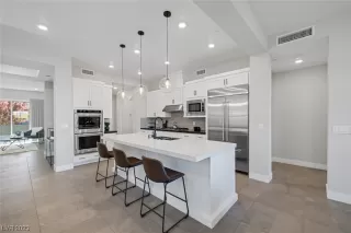 Photo #6: 2491771 Listing