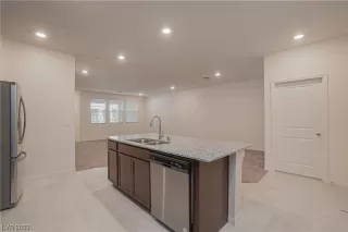 Photo #4: 2491871 Listing 