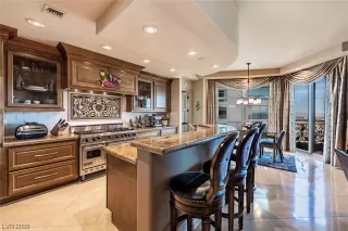 Photo #2: 2491900 Listing