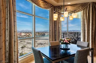 Photo #4: 2491900 Listing