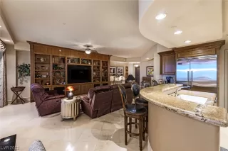 Photo #5: 2491900 Listing