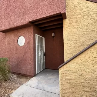 Photo #1: 2491909 Listing 