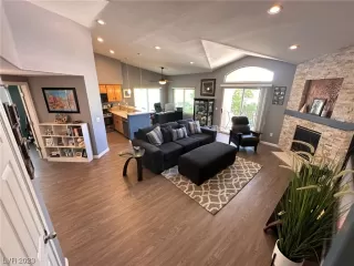 Photo #5: 2491912 Listing