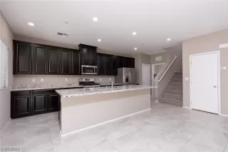 Photo #4: 2491923 Listing 