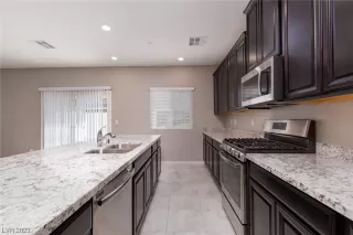 Photo #5: 2491923 Listing 