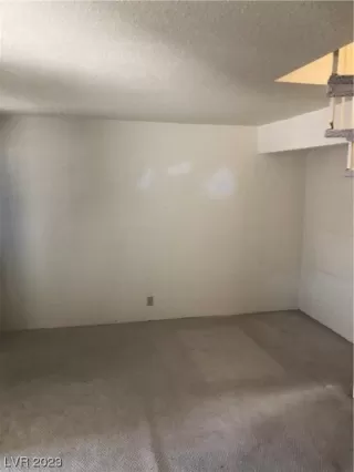 Photo #2: 2491963 Listing