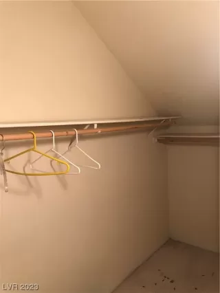 Photo #6: 2491963 Listing