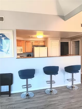 Photo #2: 2491977 Listing