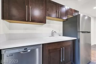 Photo #1: 2491980 Listing 