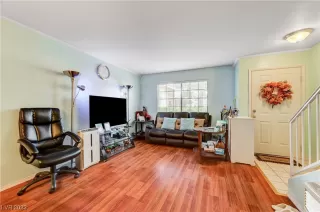 Photo #2: 2491985 Listing