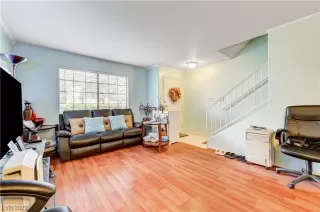 Photo #3: 2491985 Listing