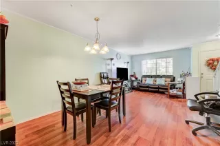 Photo #6: 2491985 Listing