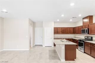 Photo #4: 2491987 Listing 