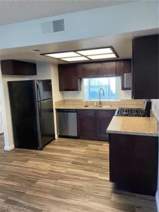 Photo #5: 2491991 Listing 