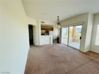 Photo #4: 2492002 Listing 