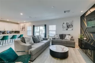 Photo #2: 2492007 Listing