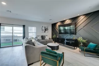 Photo #4: 2492007 Listing