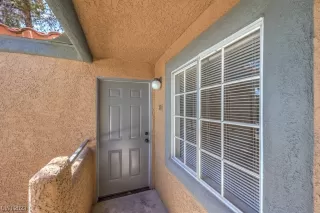 Photo #4: 2492025 Listing