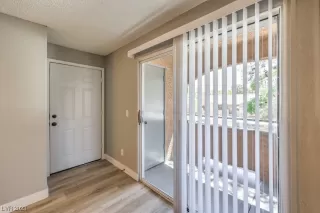 Photo #5: 2492025 Listing