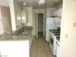 Photo #3: 2492039 Listing 