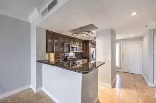 Photo #4: 2492042 Listing