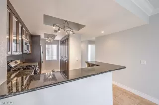 Photo #5: 2492042 Listing