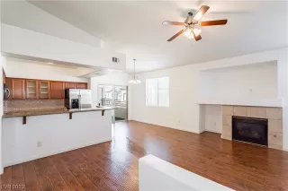 Photo #3: 2492053 Listing 