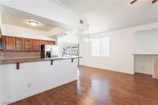 Photo #4: 2492053 Listing 