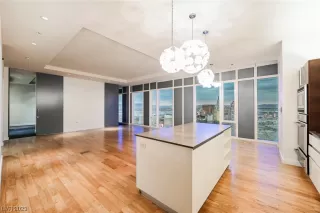 Photo #4: 2492058 Listing 