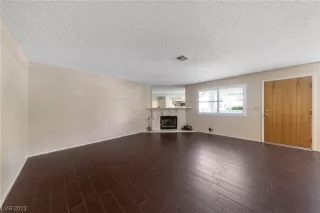 Photo #3: 2492059 Listing 