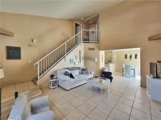 Photo #2: 2492068 Listing