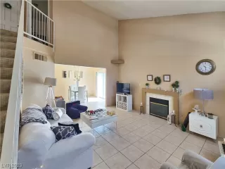 Photo #3: 2492068 Listing