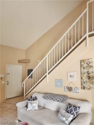 Photo #5: 2492068 Listing