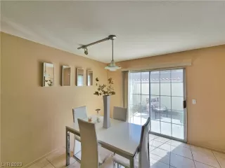 Photo #6: 2492068 Listing