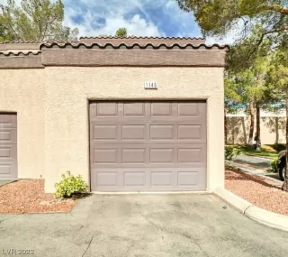 Photo #3: 2492077 Listing