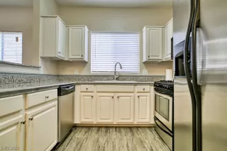 Photo #6: 2492077 Listing