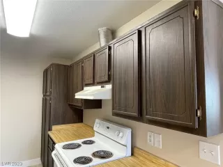 Photo #5: 2492081 Listing 